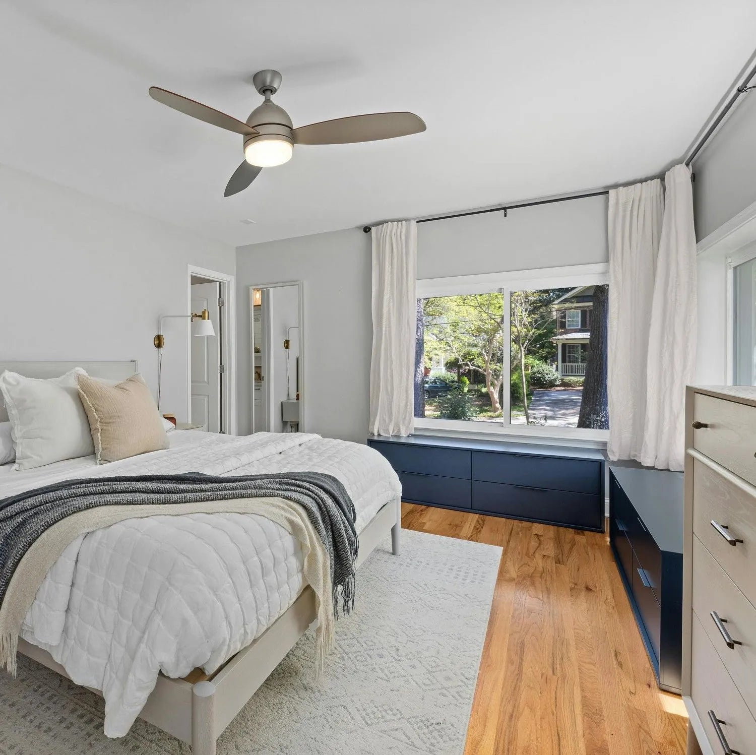 White Palm Leaf Pattern