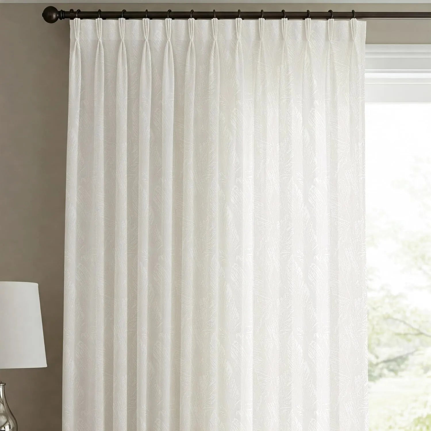 White Palm Leaf Pattern