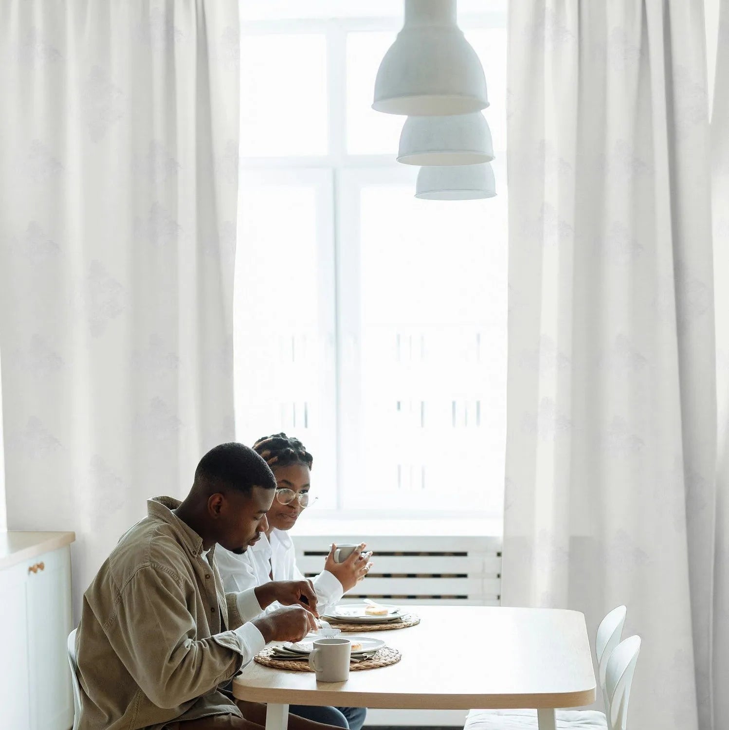 White Lakeside View Pattern