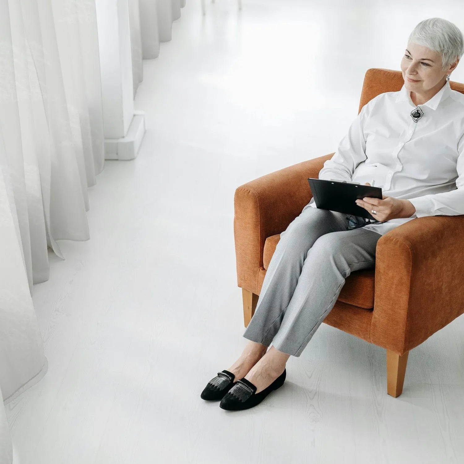 White Lakeside View Pattern