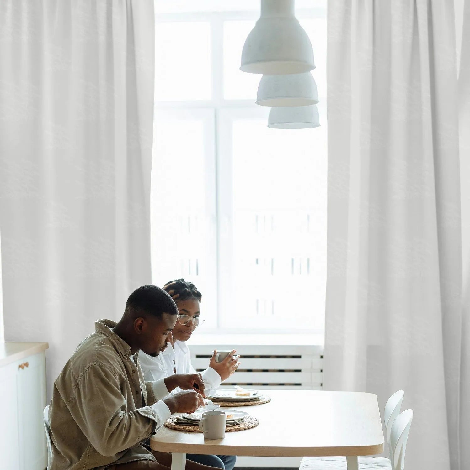 White Lakeside View Pattern