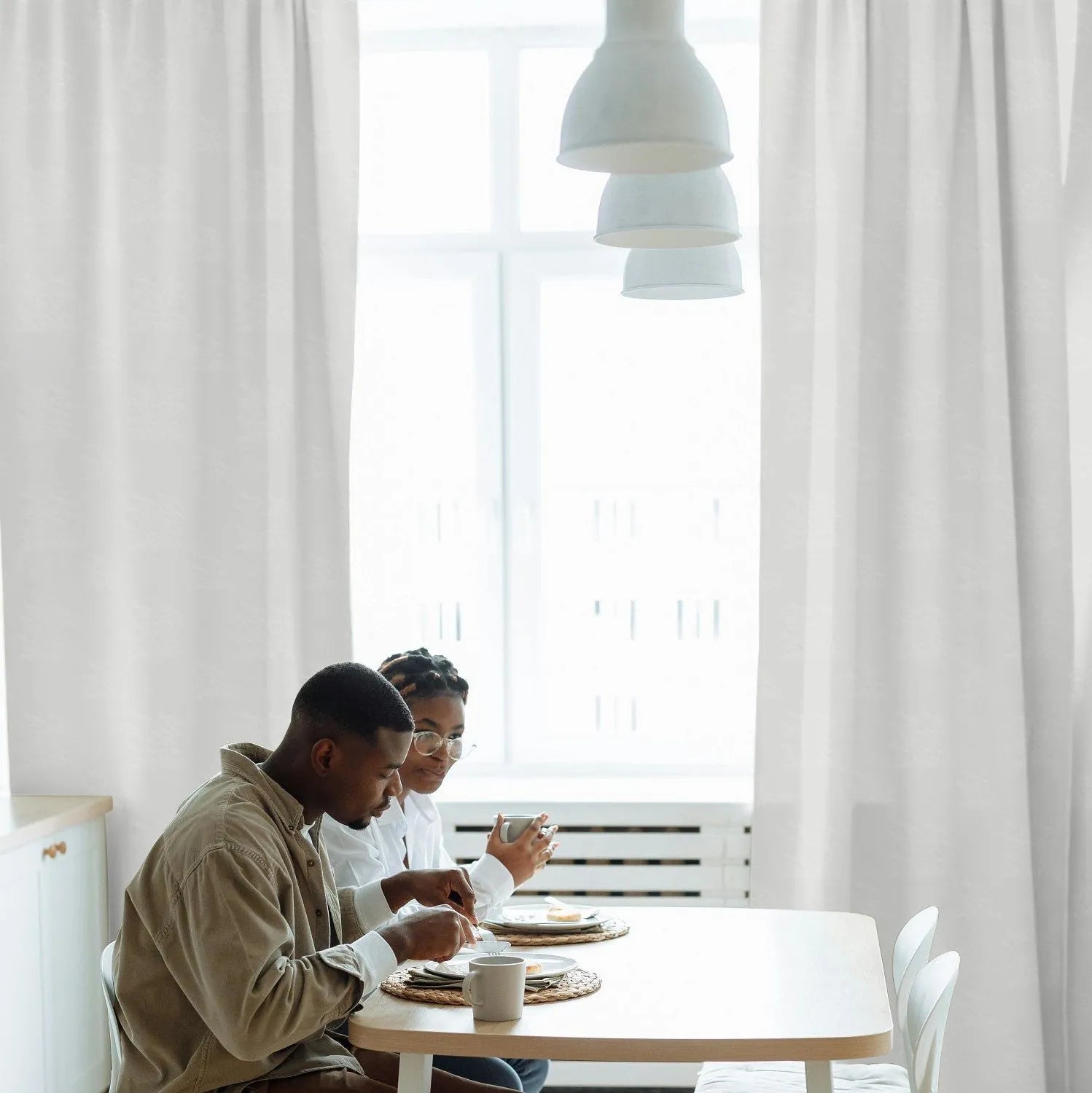 White Lakeside View Pattern