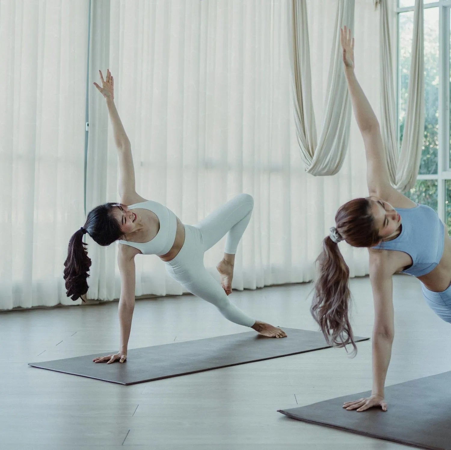 White Ginkgo Leaf Pattern