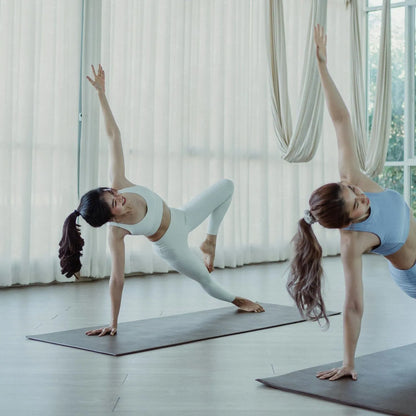 White Ginkgo Leaf Pattern
